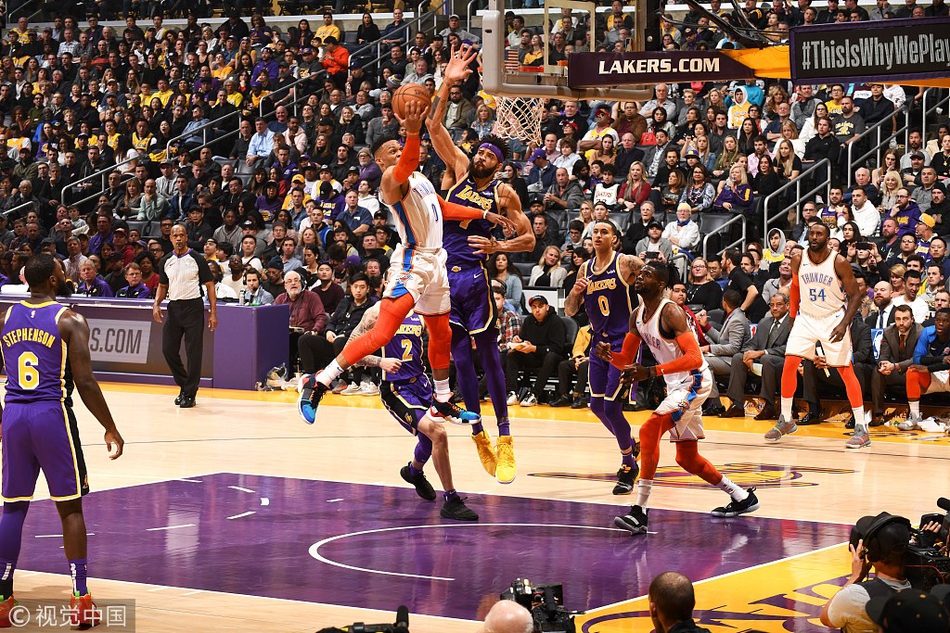 球场却出现 球场却出现