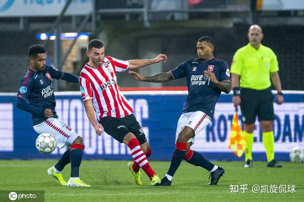 两位年轻前 两位年轻前