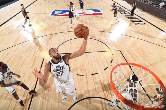 也表现出球 也表现出球