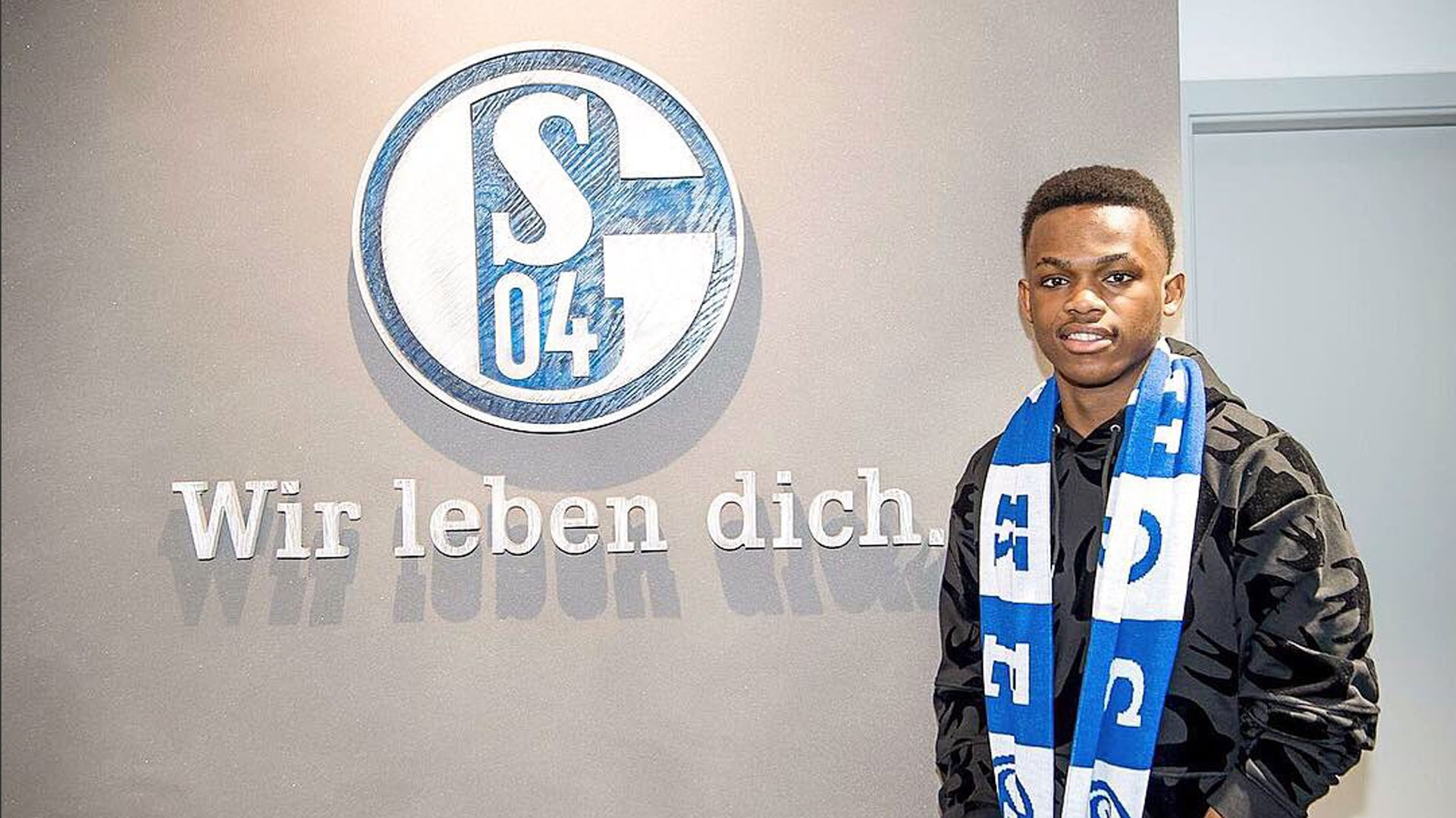 在进攻端效 在进攻端效